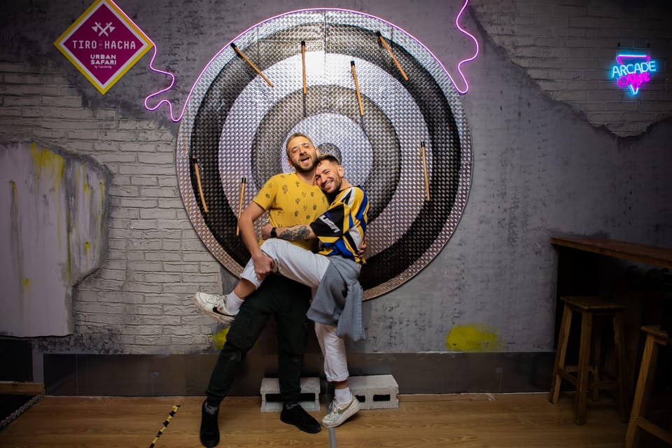 Madrid: Axe Throwing Challenge - Urban Safari Tiro de Hacha: Shared Targets, Safety, and Coaching