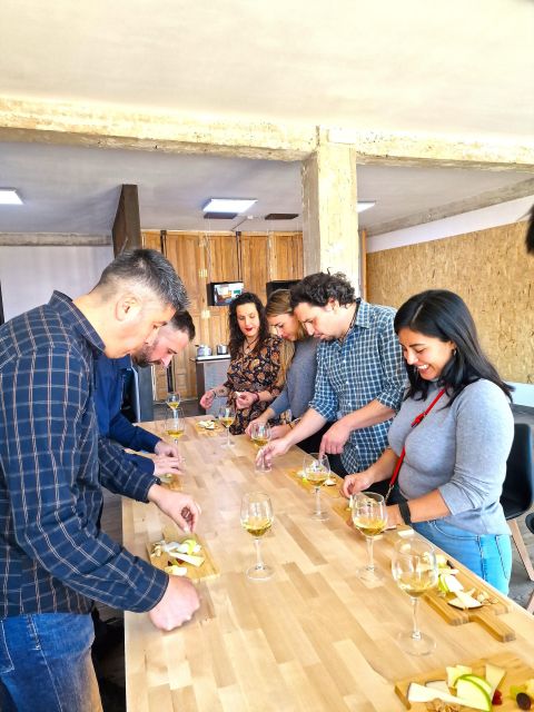 Madrid: cheese tasting with wine pairing. - Timing and flow: what happens during 1–2 hours
