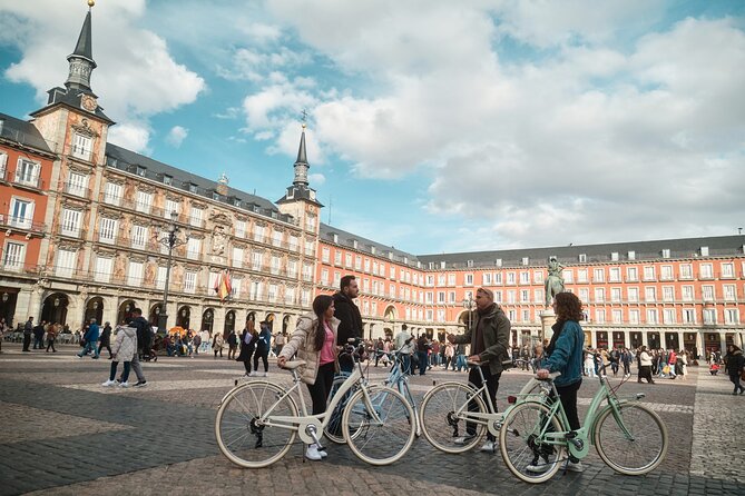 Madrid: City Highlights Guided Vintage Bike Tour - Puerta de Alcalá to Puerta del Sol: From Neoclassical Statements to the City Heart