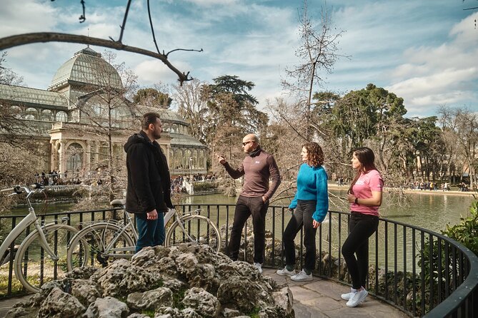 Madrid: City Highlights Guided Vintage Bike Tour - Royal Palace Zone, Almudena Cathedral, and Plaza de la Villa