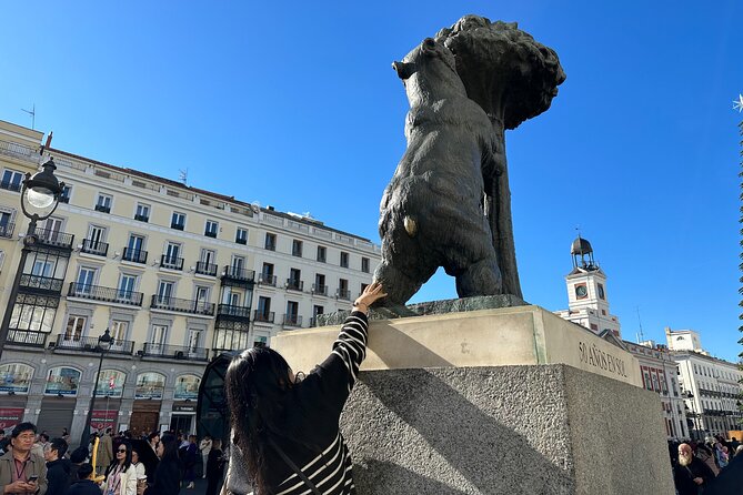 Madrid City Highlights Private Tour for kids and families - Getting started at Plaza de Isabel II: a smart, central launch