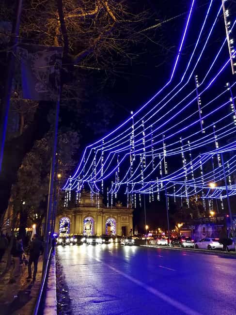 Madrid: City Highlights Tuk-Tuk Tour (2 hours) - Alcala Gate, Salamanca District, Cibeles Fountain, and Recoletos