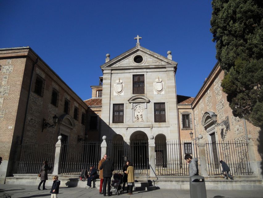 Madrid City Tour: Culture and History - Plaza de la Villa: the square that feels like the city’s memory