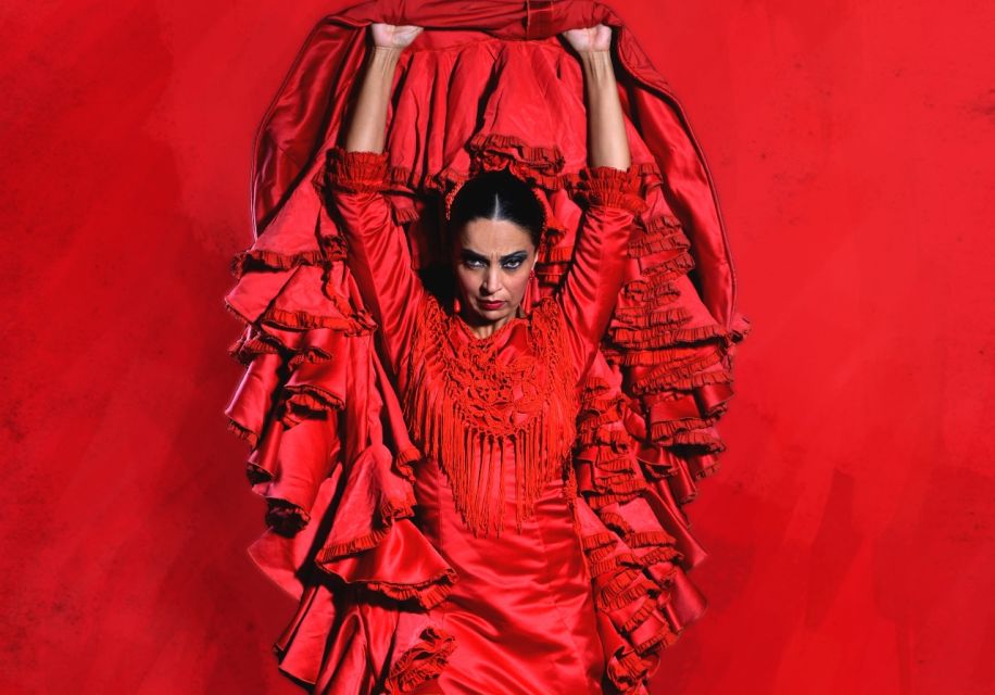 Madrid: "Emociones" Live Flamenco Performance - The 1-hour performance: dancers, guitar, and Spanish singing