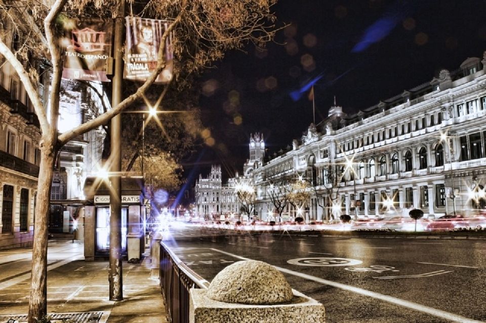 Madrid: Enchanted Evening Walking Tour in Spanish - Plaza Mayor’s Unbelievable Details: The Square You Think You Know