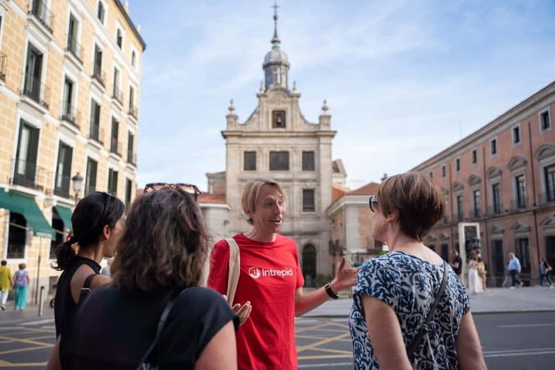 Madrid: Evening Tapas Tour with 5 Delicious Stops & Drinks - The La Latina Shift: Madroño Liquor and Chorizo’s Big Personality