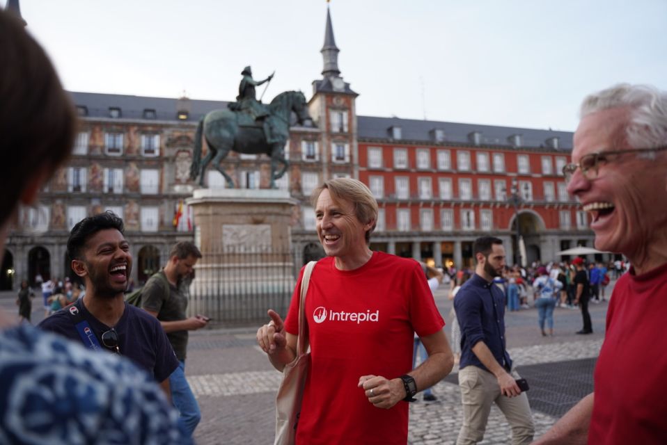 Madrid: Evening Tapas Tour with 5 Delicious Stops & Drinks - Plaza Mayor and the Bocadillo de Calamares Moment