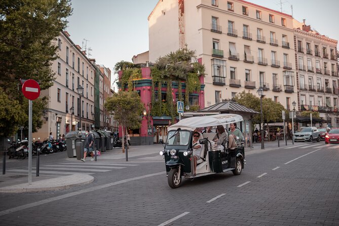 Madrid Expert Plus Tour with Local Guide in Eco Tuk Tuk Private - Prado and Puerta de Alcalá: art meets neoclassical Madrid