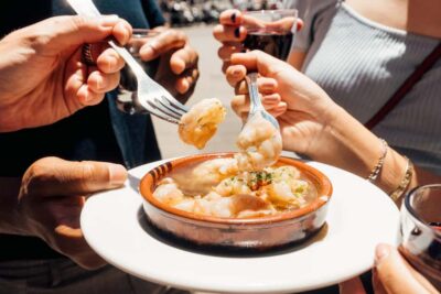 Madrid: Food Walking Tour with Drink and Local Guide - Finding your group at Plaza de los Carros (and starting smoothly)