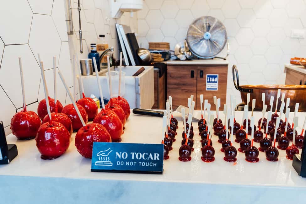 Madrid: Food Walking Tour with Drink and Local Guide - What you actually drink: vermouth, wine, and tinto de verano