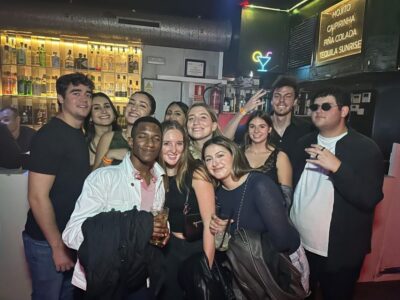 Madrid: Guided Pub Crawl Madrid Experience and Club Entry - Stop 2: Manama Disco, Skip the Waiting, Go Straight to the Crowd