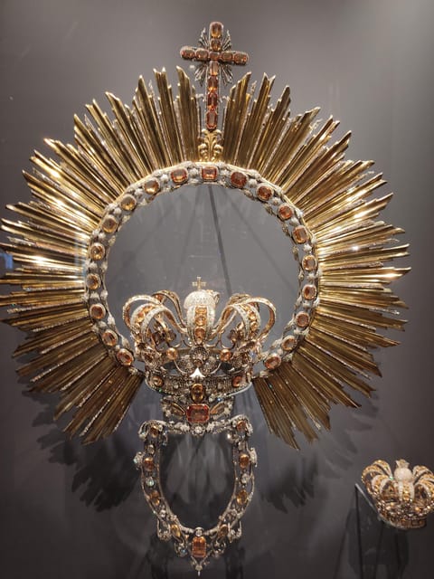 Madrid: Guided Tour of the Royal Collections Gallery - Bourbon level: 18th-century court life and later royal milestones