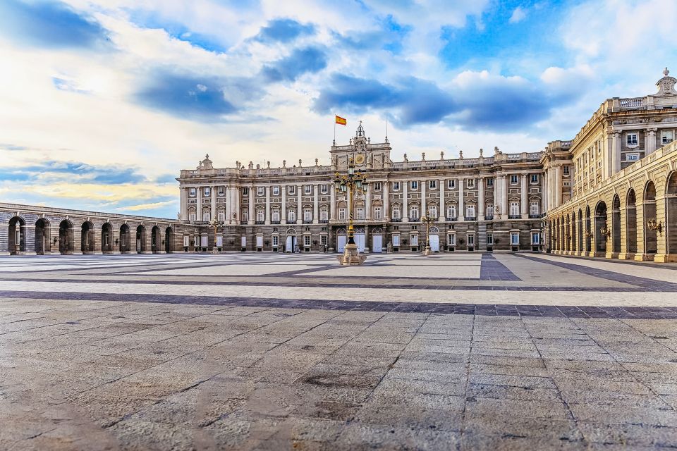 Madrid: Guided Tour of the Royal Palace with Fast Access - Inside the Royal Palace: what you’ll see in 90 minutes