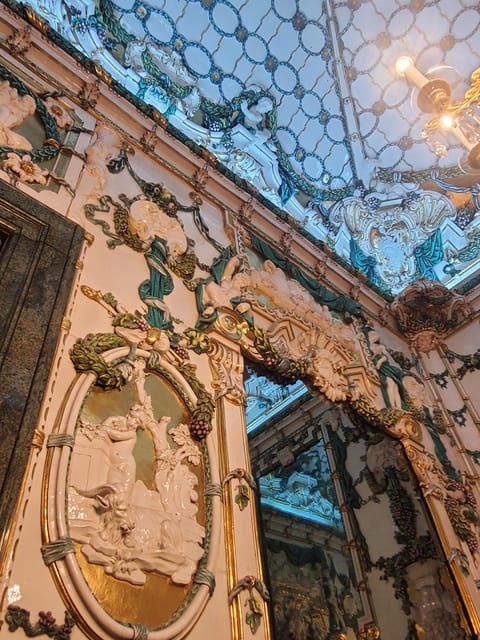 Madrid: Guided visit at the Royal Palace with tour guide - Where to meet: under Felipe IV in Plaza de Oriente