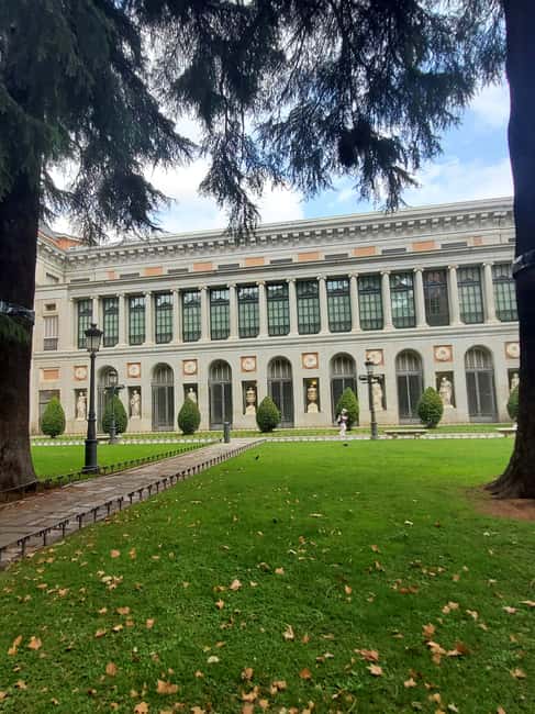 Madrid: guided visit to the Museo del Prado with a native Italian tour guide - Meeting by Goya and getting into the museum fast
