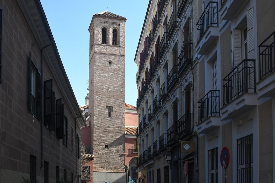 Madrid: Hidden Gems and Secrets Small Group Walking Tour - Key things you’ll notice on this Madrid walk