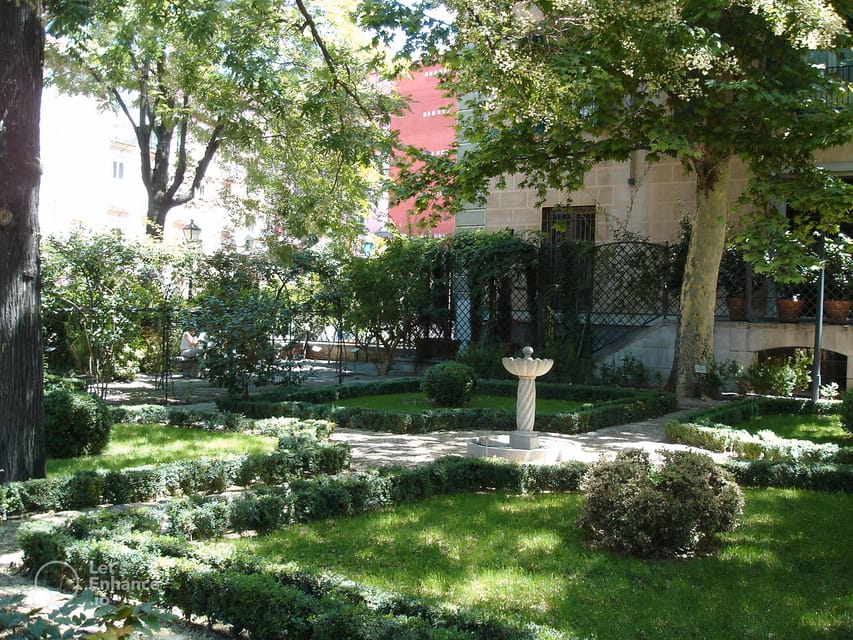 Madrid: Hidden Gems and Secrets Small Group Walking Tour - Royal Palace views and La Latina’s older heartbeat
