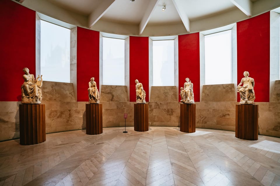 Madrid Highlights + Entrance to Prado Museum - 4.5 Hours, Two Styles of Madrid: Streets Then Masterpieces