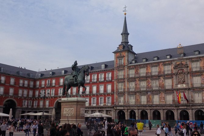 Madrid Highlights Private Walking Tour - Gran Vía: Spain’s Famous Street, Shops, Theaters, and the Bigger Story