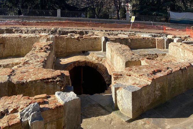 Madrid Historic with an architect : Arabs, Austrias and Bourbons - Churches in rotation: Santiago y San Juan Bautista and San Nicolás