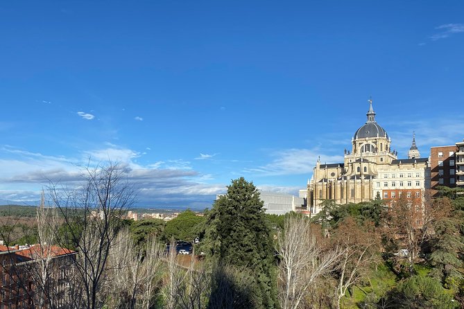 Madrid Historic with an architect : Arabs, Austrias and Bourbons - Museo de la Catedral de la Almudena: History explained from viewpoints