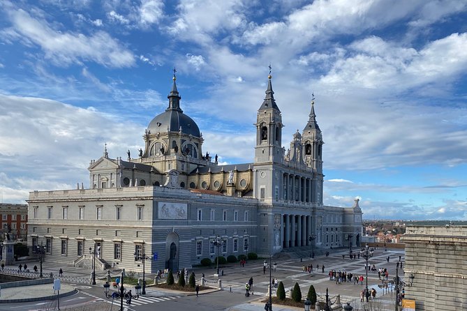 Madrid Historic with an architect : Arabs, Austrias and Bourbons - Teatro Real: Opera architecture and public prestige