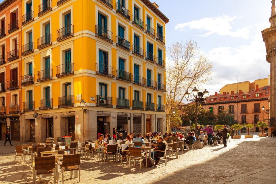 Madrid: Historical Center 2.5-Hour Guided Walking Tour - Starting in the old heart: getting your bearings around Plaza Mayor