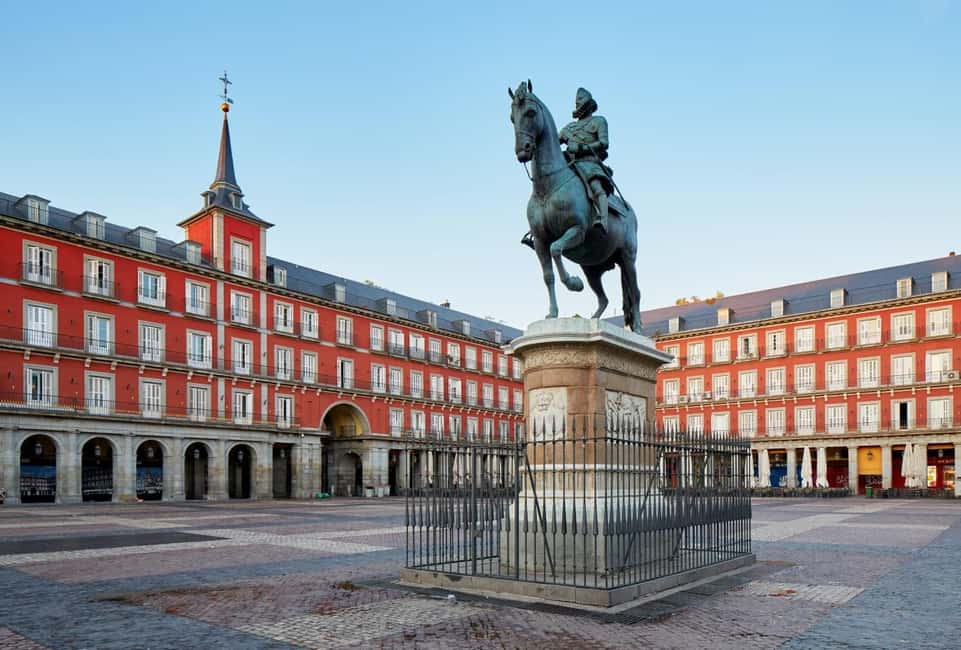 Madrid Historical Centre & Old Town Walking Tour in French - Puerta Cerrada: The Right First Step for Madrid’s Story