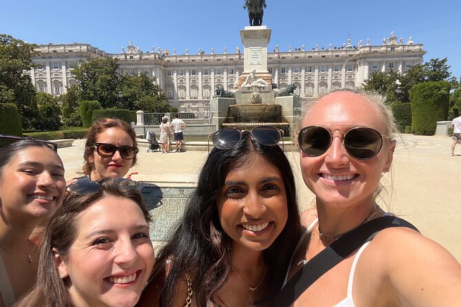 Madrid (Historical Centre) Scavenger Hunt and Self-Guided Tour - Learning through questions and creative photo tasks