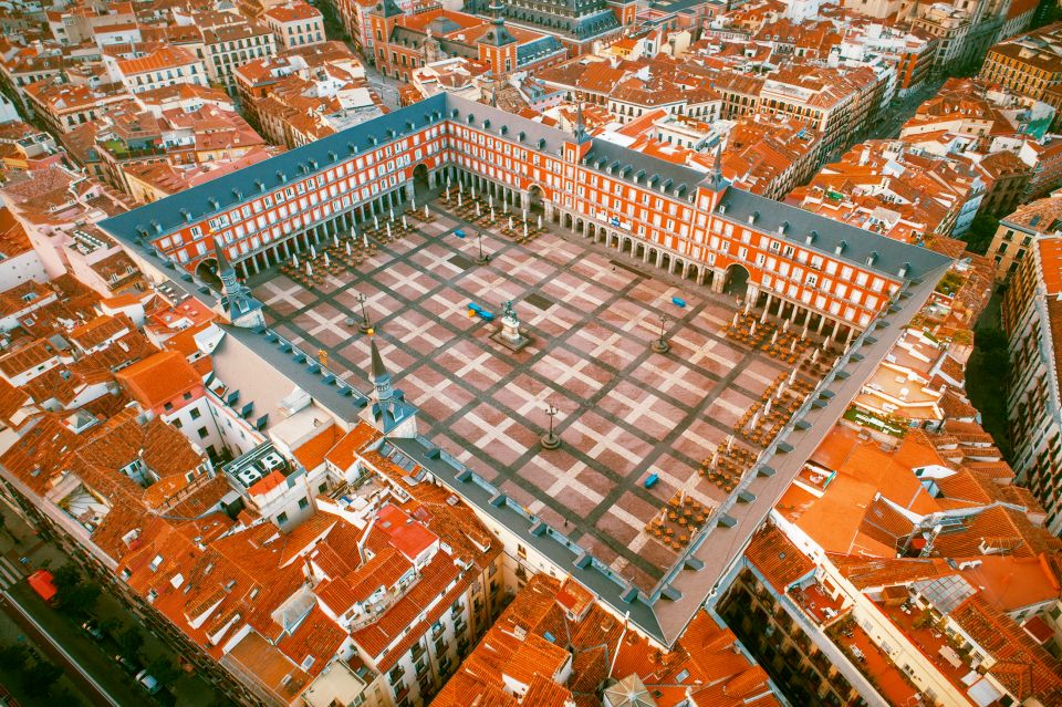 Madrid: History, Bites & Sips – An Intimate Tour Since 2018 - Plaza de la Villa and Plaza de la Cruz Verde: the small squares that explain big shifts
