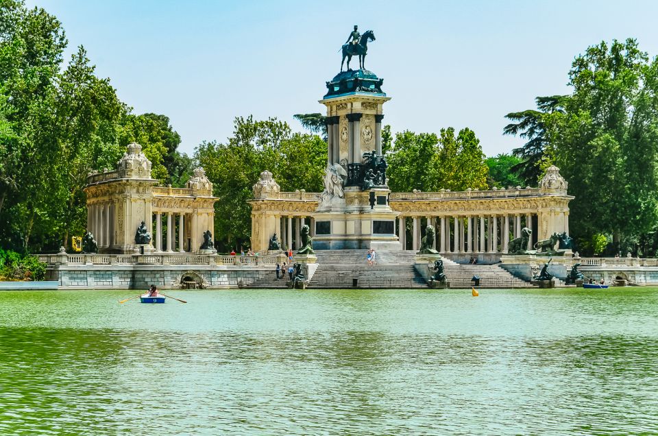 Madrid: Iconic Retiro Park Segway Tour - La Rosaleda: over 4,000 rose bushes and seasonal impact