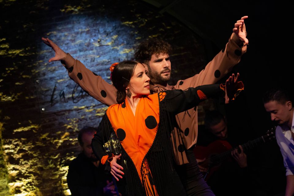 Madrid: La Cueva de Lola Flamenco Show Tickets with Drink - Your included drink, plus tapas if you want to snack