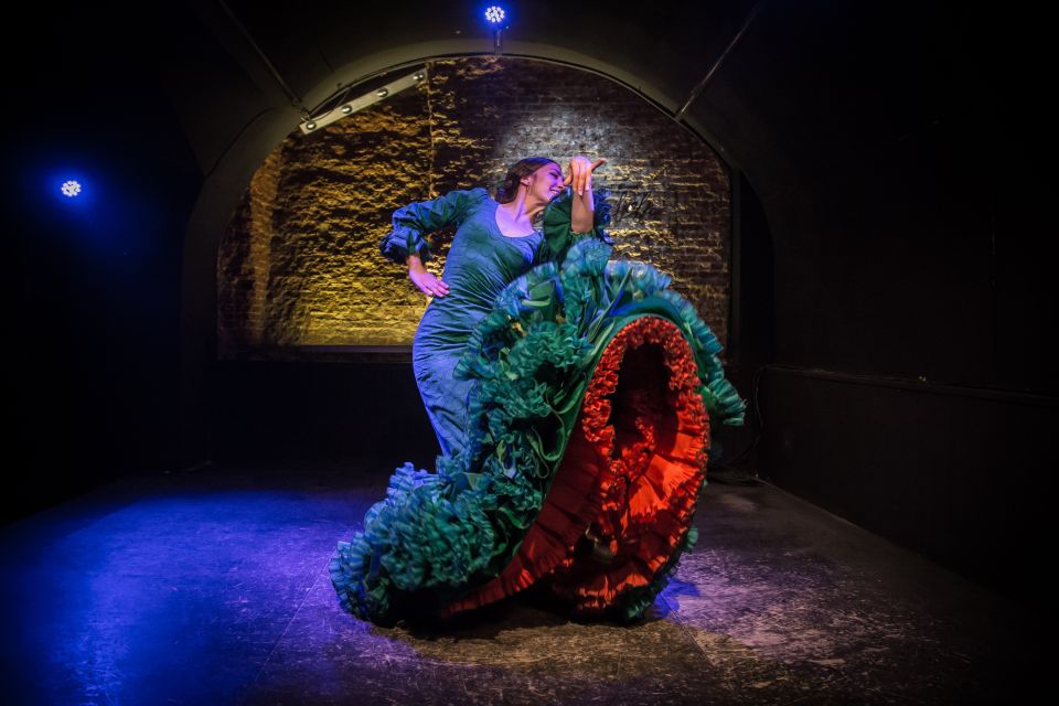 Madrid: La Cueva de Lola Flamenco Show Tickets with Drink - Seats, sightlines, and the one booking choice that matters