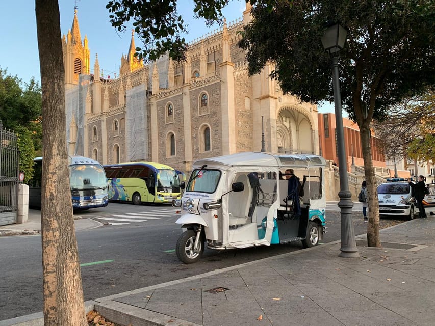 Madrid: Make your own 60 minutes tuk tuk tour - Meeting at Calle 90 (Cripta de Almudena) and getting comfortable
