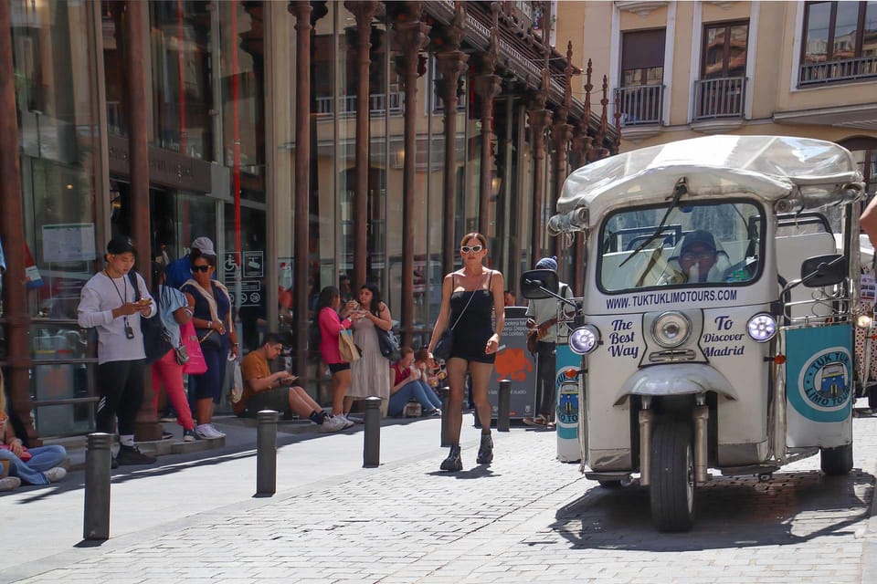 Madrid: Make your own 60 minutes tuk tuk tour - A 1-hour loop idea: from Puerta del Sol to Retiro Park