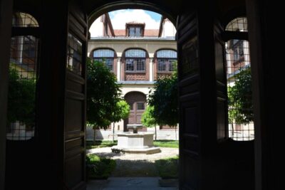 Madrid: Monastery of Descalzas Reales Tour with Tickets - Habsburg art you can see up close: Rubens, Luca Giordano, Crecenzi