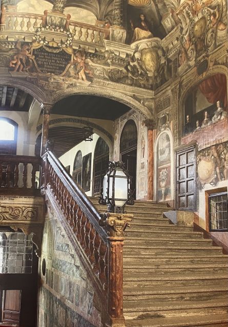 Madrid: Monastery of Descalzas Reales Tour with Tickets - Practical logistics that affect your comfort