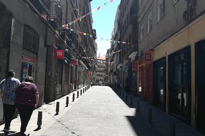 Madrid Old Town Private Walking Tour - Headsets and pacing: why you feel in control on the walk