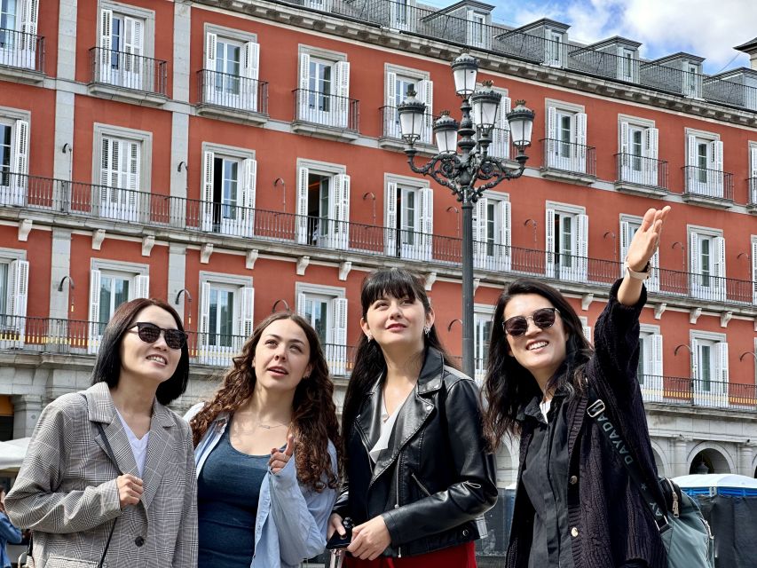 Madrid: Old Town Walking Tour and Flamenco Show - El Madrid de los Austrias: Habsburg stories that give the streets meaning