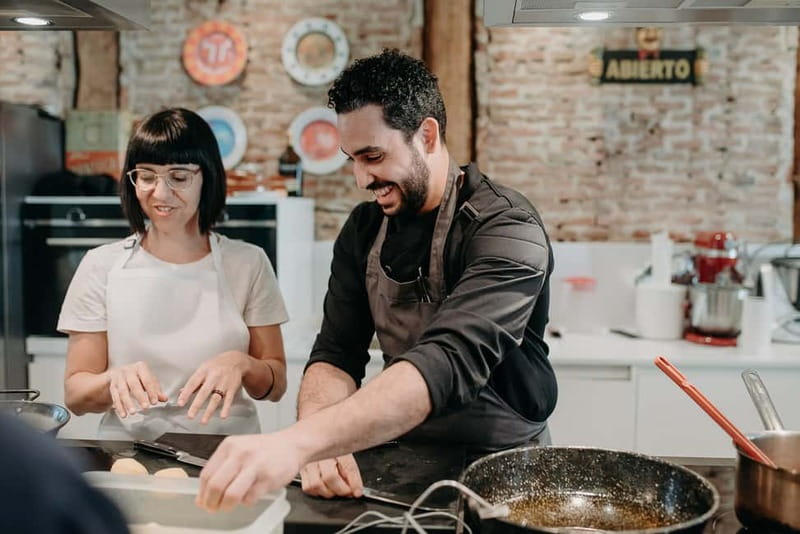 Madrid: Paella & Tapas Cooking Class and Market Visit - Meeting point near Plazuela Anton Martín and what to look for