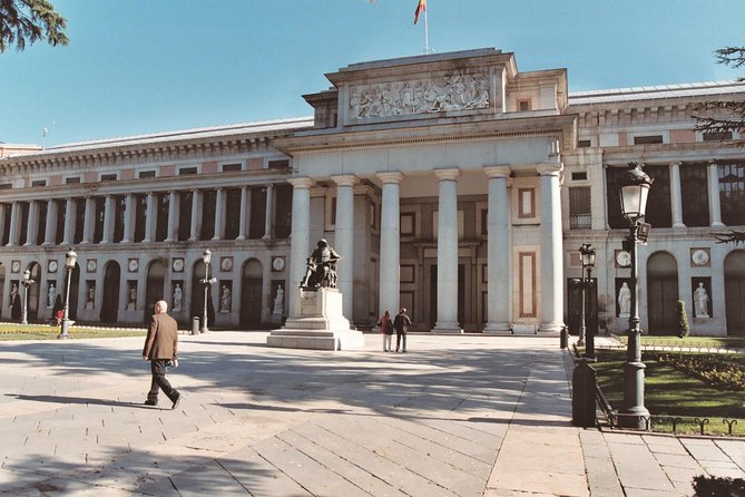 Madrid Panoramic Sightseeing Guided Tour - Puerta del Sol and the “Broadway” drive: how the route keeps your momentum
