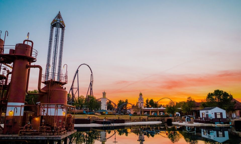 Madrid: Parque Warner Ticket and Roundtrip Transportation - Old West Territory and the wooden-coaster payoff