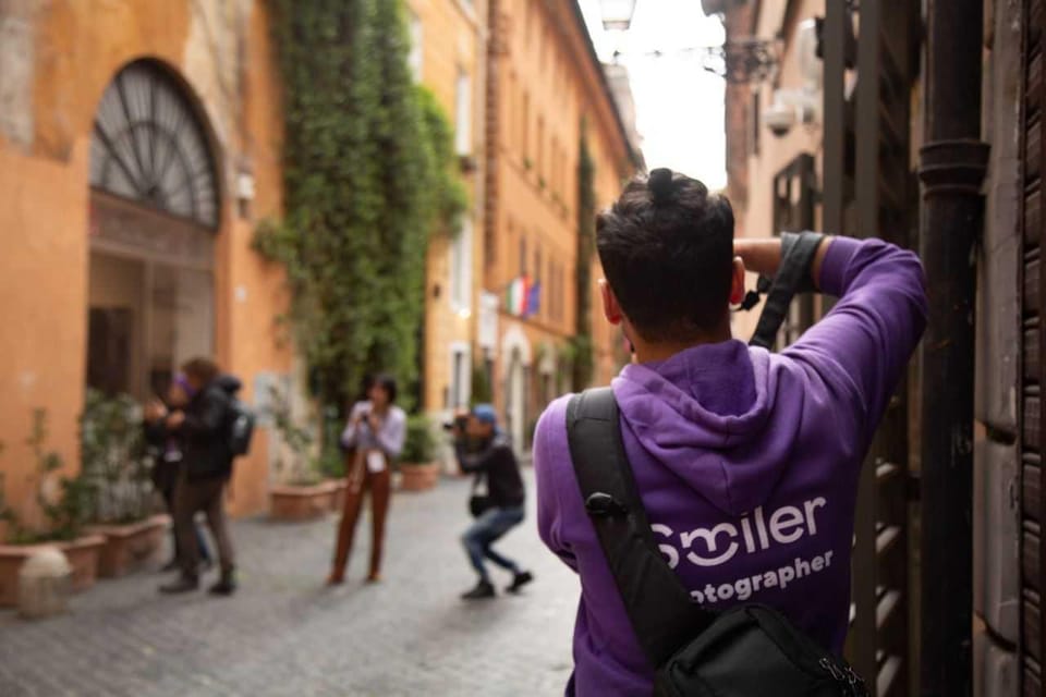 Madrid: Photoshoot in Plaza Mayor - Private group value: solo, couple, or up to 8 people