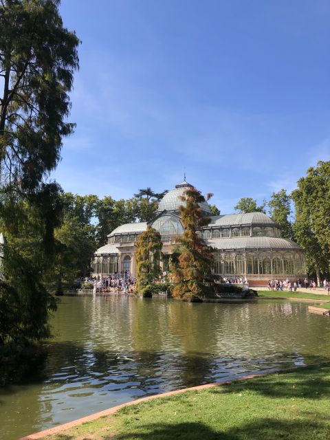 Madrid: Prado Avenue and Retiro Park Guided Walking Tour - Plaza to Art Landmarks: Golden Triangle of Art, Neptune Fountain, and Prado Avenue