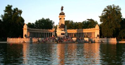 Madrid: Private Custom City Tour with Driver and Guide - Your 4-hour format: what it feels like in practice