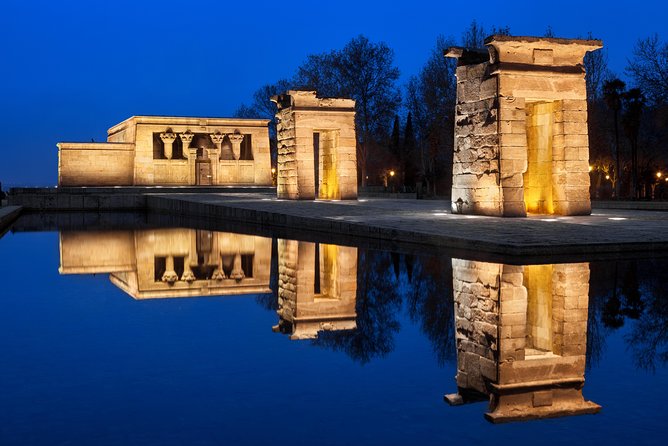 Madrid Private Night Walking Custom Tour with Tapa and a Drink - Royal Palace viewpoints: monumental exteriors without the museum marathon