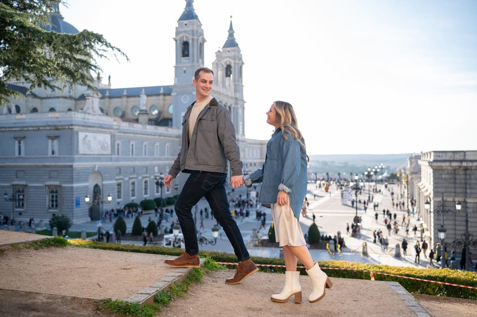 Madrid: Private Photoshoot with a Professional Photographer - Plaza de España: a strong beginning for group and couple photos