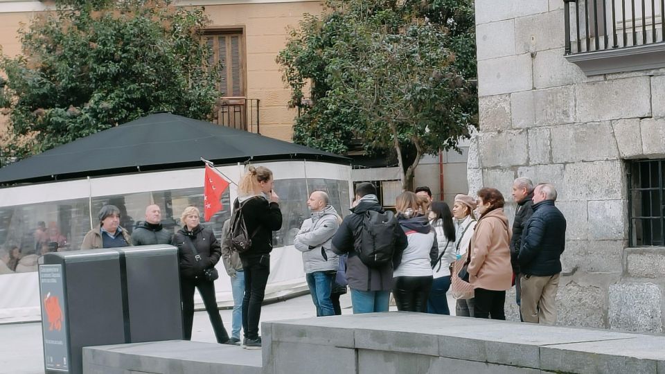 Madrid: Private Walking tour 2,5 hours or 5 hours - Plaza de la Villa, Almudena Cathedral, and the Royal Palace Angle