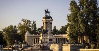 Madrid: Retiro Park Guided Tour and Tapas Tasting - Crystal Palace, Philip IV Gate, and the core sights that anchor the walk