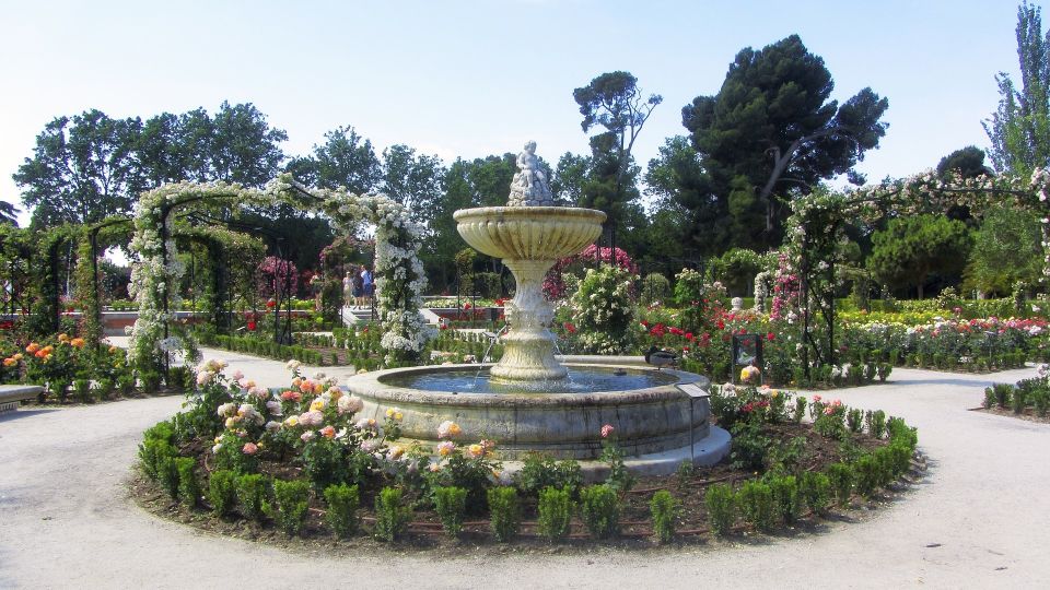 Madrid: Retiro Park Guided Tour and Tapas Tasting - What kind of traveler this tour fits best